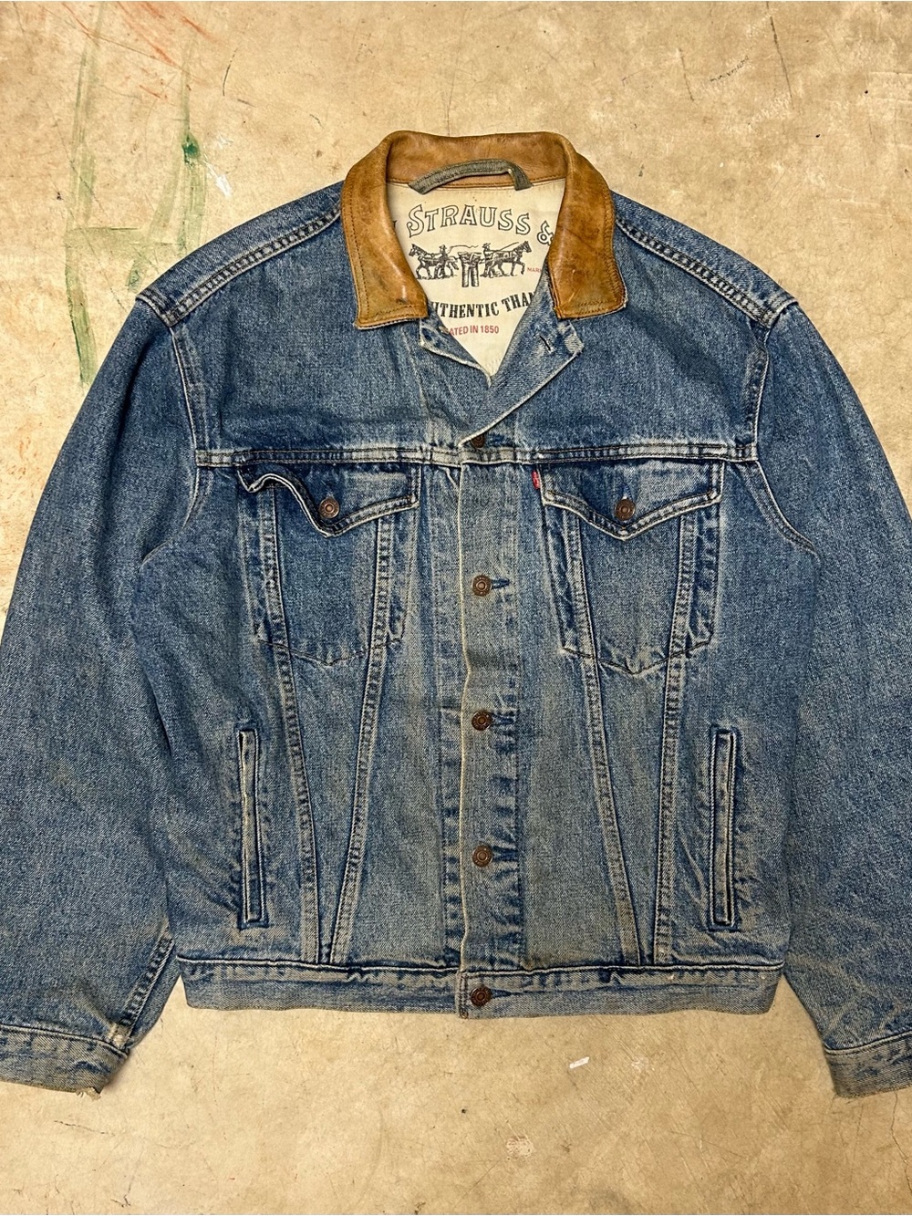 90s Levi's Men's Blue Denim Trucker Jacket with Brown Corduroy Collar